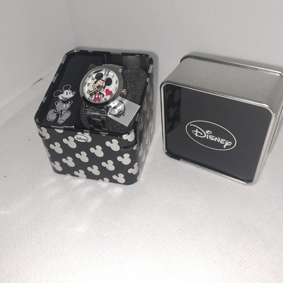 NEW in Collectors Tin Box - Mickey Mouse Watch with heart Stainless Band - Picture 2 of 6